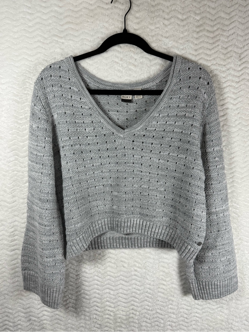 Roxy Light Gray V-Neck Cropped Knit Sweater